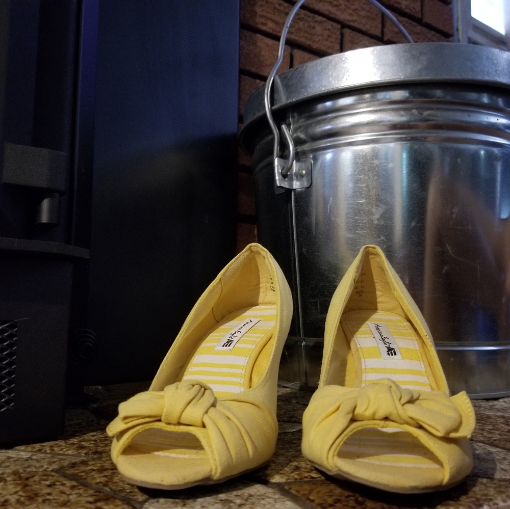 Yellow American Eagle Wedges